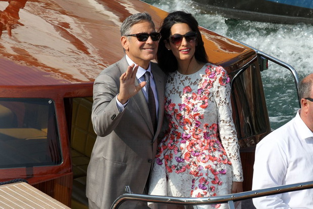 Amal Alamuddin i George Clooney na własnym ślubie