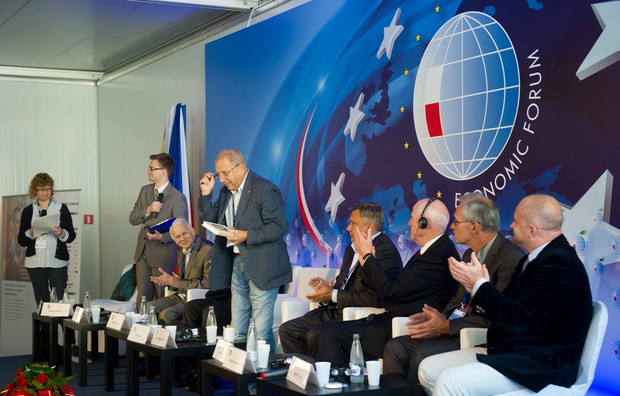 Panel dyskusyjny „Czy to, co niemożliwe dziś, stanie się możliwe? – innowacje w leczeniu nowotworów”
