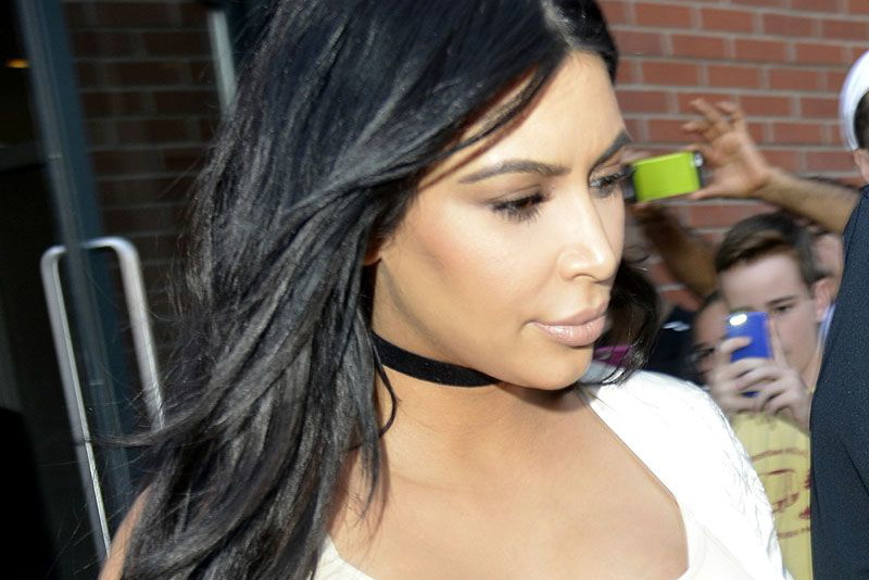 Kim Kardashian w obcisłej sukience
