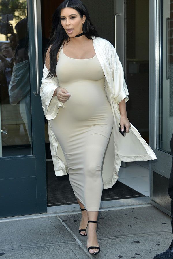 Kim Kardashian w obcisłej sukience