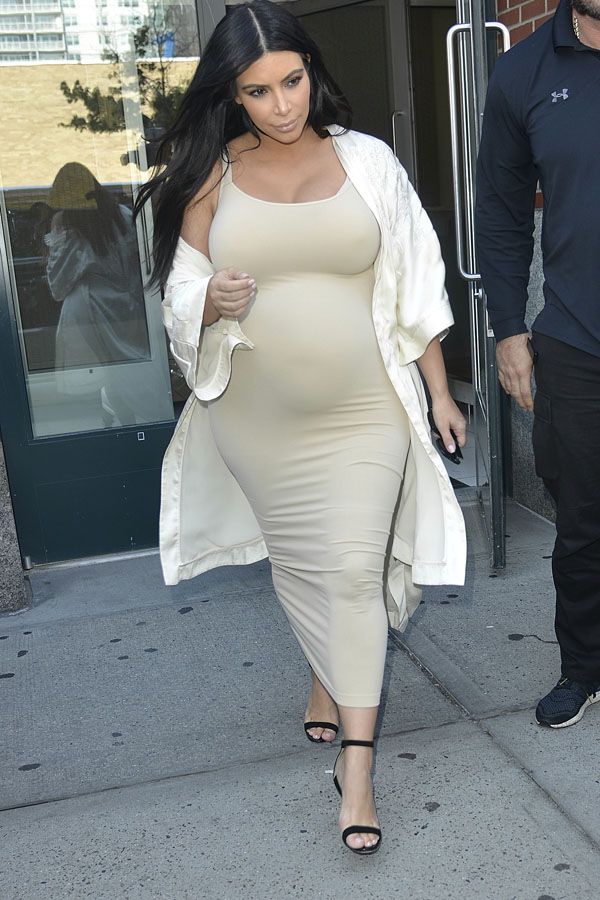 Kim Kardashian w obcisłej sukience