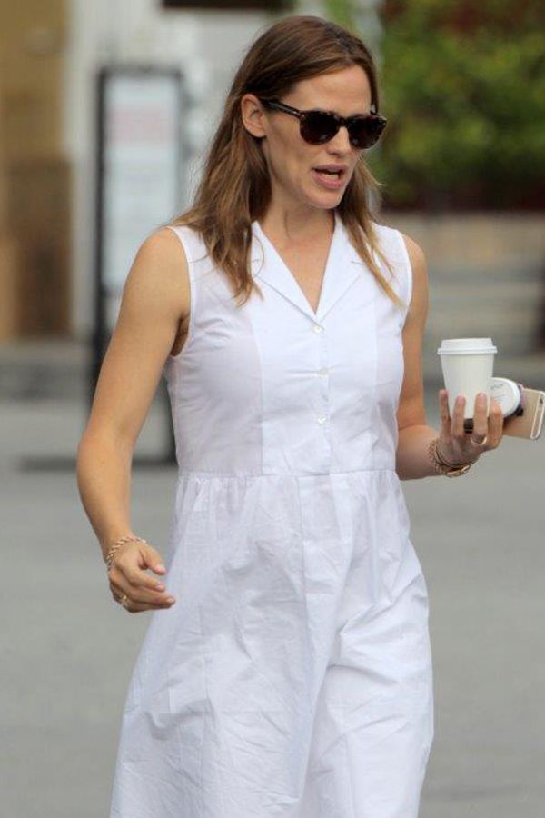 Jennifer Garner w pogniecionej sukience i nieświeżych włosach