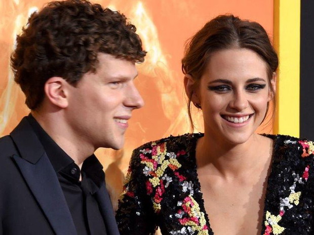 Kristen Stewart z dużym dekoltem na premierze filmu Amercian Ultra