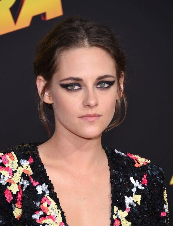 Kristen Stewart z dużym dekoltem na premierze filmu Amercian Ultra