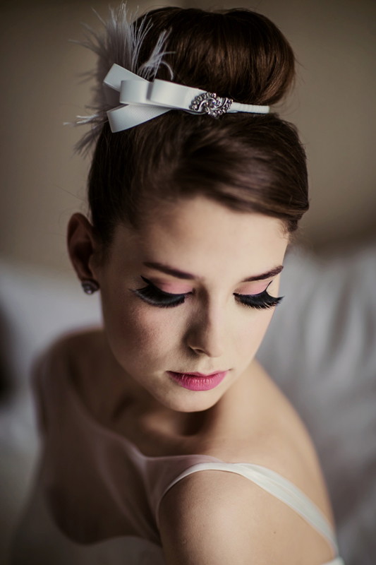 Ślubny makijaż i fryzura w stylu Audrey Hepburn