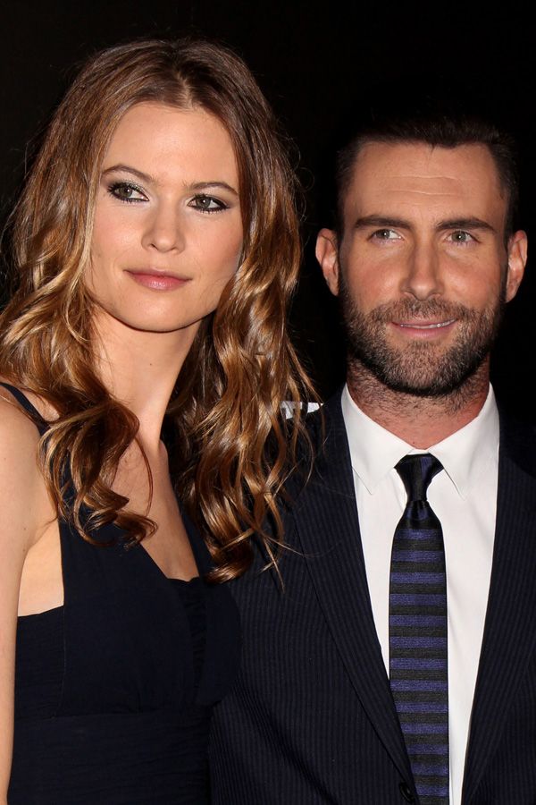 Behati Prinsloo i Adam Levine
