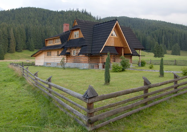 Domek z widokiem na góry