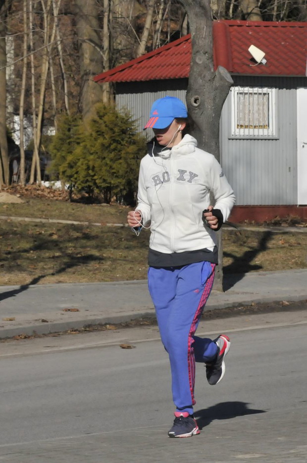 Anna Przybylska uprawia jogging, 2013 r.