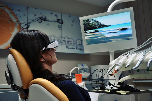Okulary Cinemizer OLED – przełom w walce z dentofobią