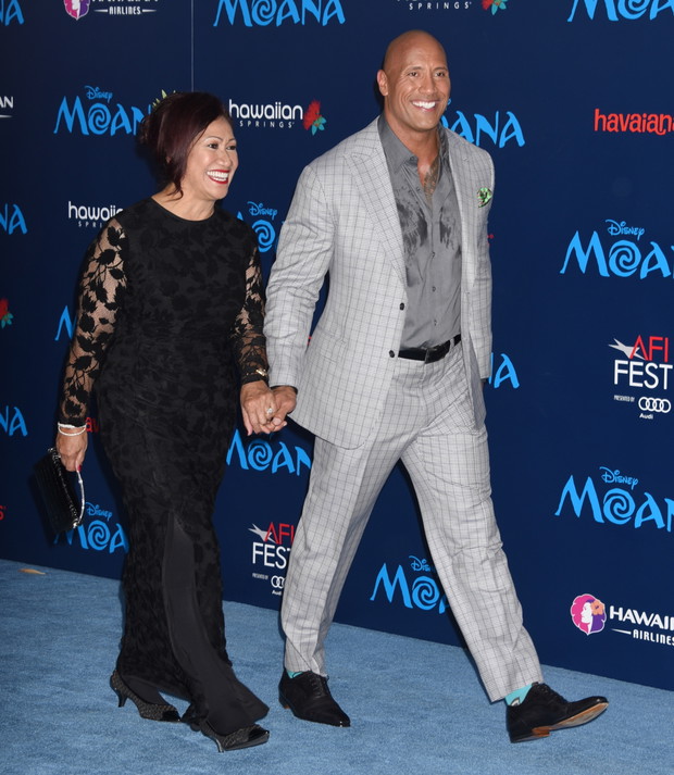 Dwayne The Rock Johnson z mamą