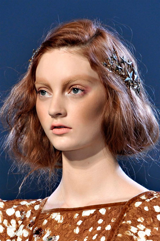 Fryzury na studniówkę: Rodarte