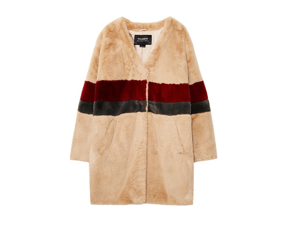 Kolorowe futerko Pull&Bear, cena, ok. 159 zł