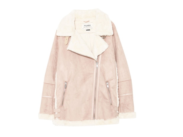 Pudrowy kożuch Pull&Bear, cena, ok. 249 zł