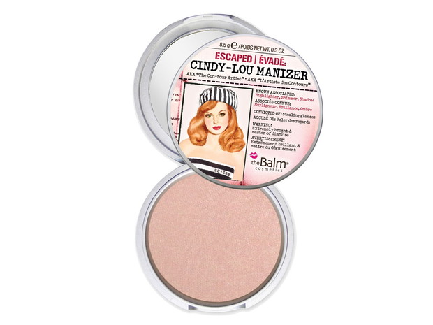 Rozświetlający puder Mary Lou Manizer, cena ok. 105 zł