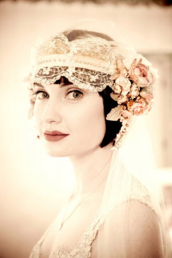 Krótka fryzura w czepku w stylu retro - weddingbells