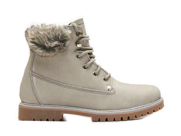 Buty sznurowane Cropp z futerkiem, cena ok. 229 zł