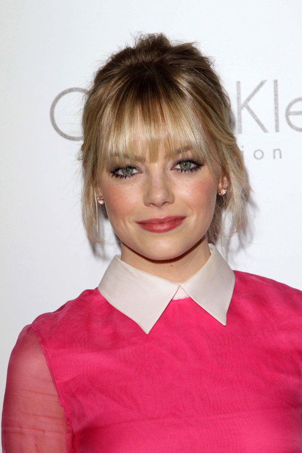 Fryzura z grzywką - Emma Stone