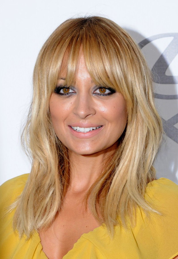 Fryzura z grzywką - Nicole Richie