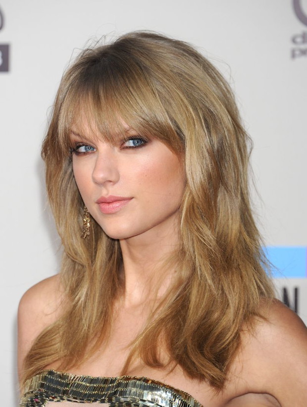 Fryzura z grzywką - Taylor Swift