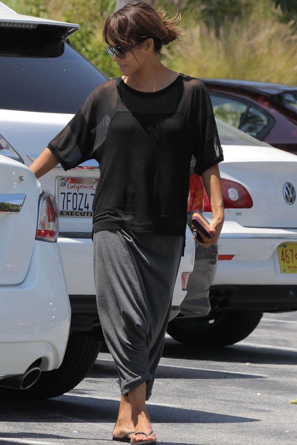 Halle Berry bez makijażu na spacerze z córką