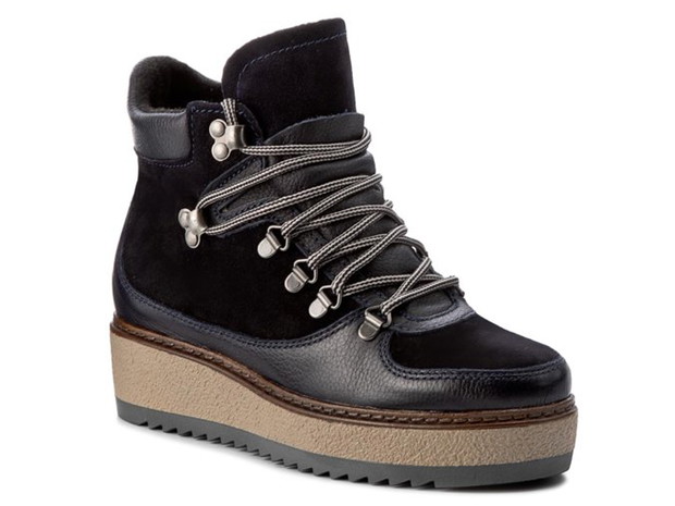 Sznurowane buty damskie CCC na platformie, cena ok. 279 zł