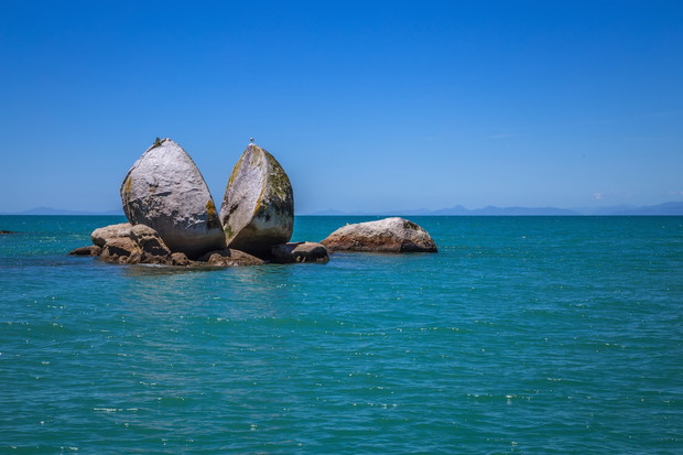 Split-Apple-RockAdobeStock132913230-ad7d314