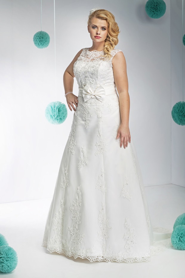 suknia ślubna Annais Bridal z kokardą