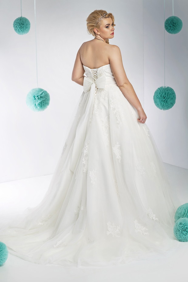 suknia ślubna Annais Bridal z kokardą