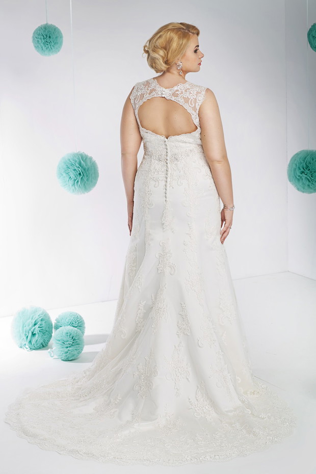 suknia ślubna Annais Bridal z koronką z dekoltem na plecach