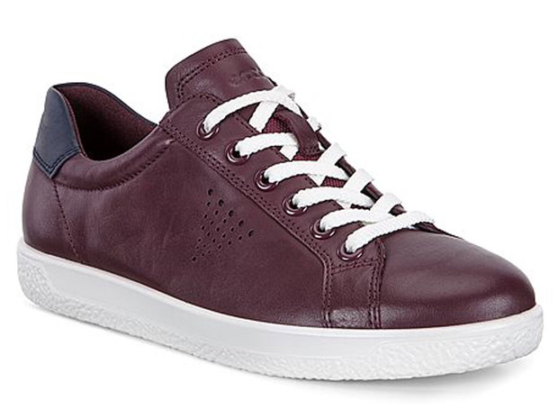 Bordowe sneakersy Ecco, cena ok. 349 zł