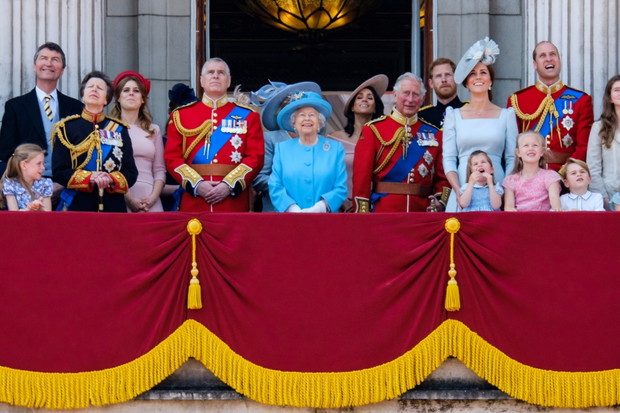 All-ONS1063411041-AnnaBeatriceAndrzejElzbietaKarolMeghanMarkleHarryKateCharlotteJerzeyWilliam-9bbc9c3
