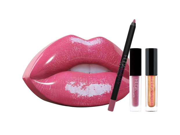 HUDA BEAUTY Contour&Strobe Lip Set Zestaw: błyszczyk z efektem lustra Lip Strobe, matowa płynna szminka Liquid Matte, konturówka do ust Lip Contour, cena 139 zł