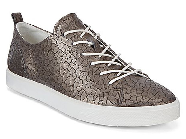 Metaliczne sneakersy Ecco, cena ok. 499 zł