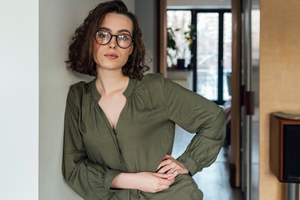 pewna siebie kobieta