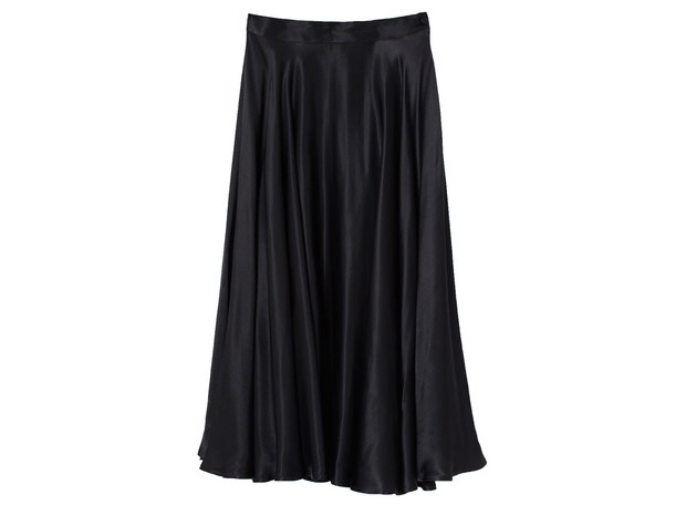 Czarna rozkloszowana spódnica, H&M, cena ok. 199,99 zł