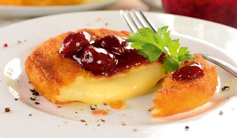 panierowany camembert przepis, przepis na panierowanego camemberta, jak zrobić camembert w panierce