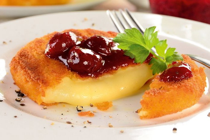 panierowany camembert przepis, przepis na panierowanego camemberta, jak zrobić camembert w panierce