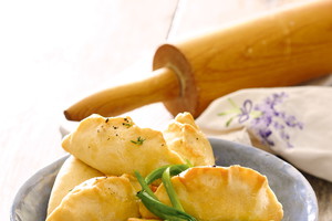 Pierogi kruche pieczone z fetą