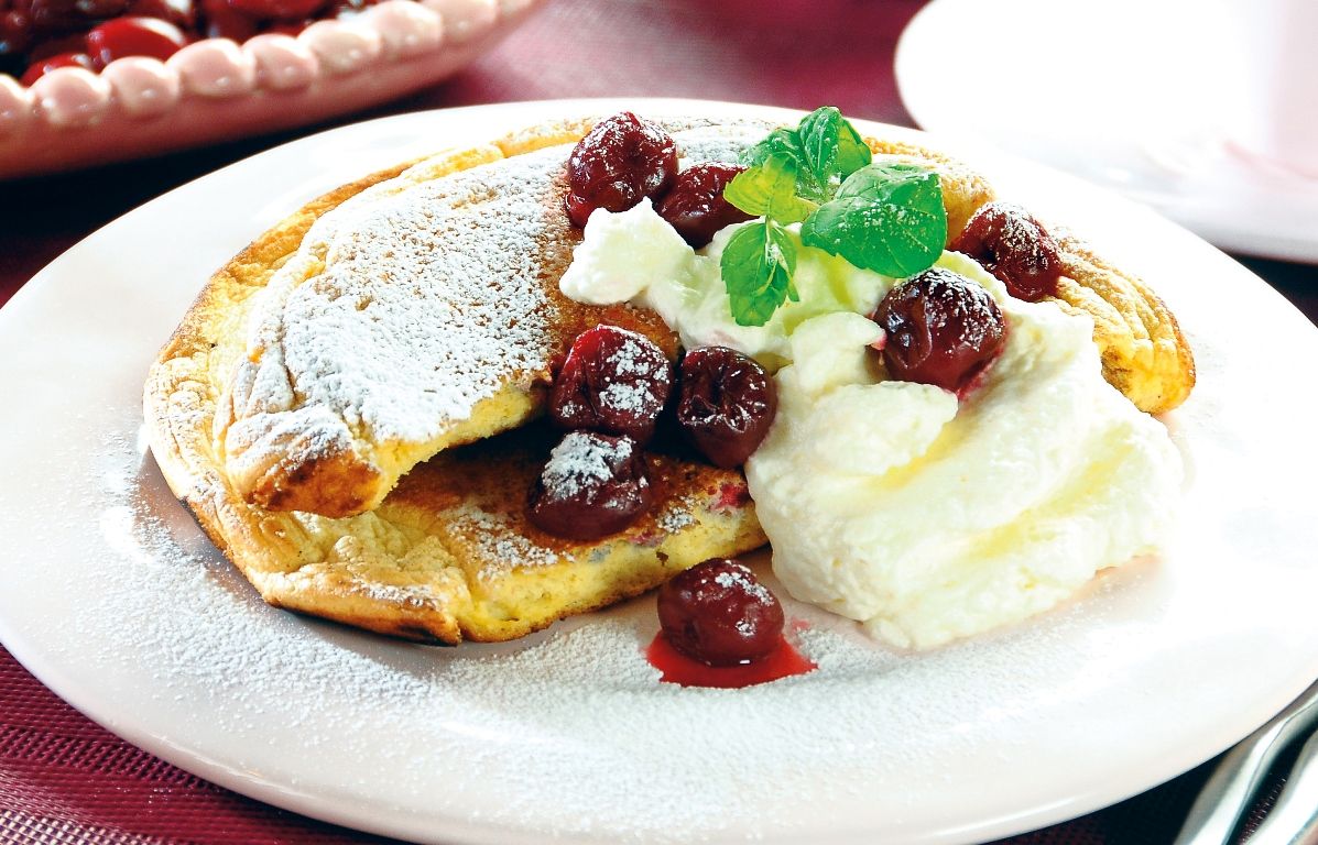 omlet z wiśniami przepis, jak zrobić omlet z wiśniami, przepis na omlet z owocami