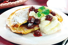 omlet z wiśniami przepis, jak zrobić omlet z wiśniami, przepis na omlet z owocami