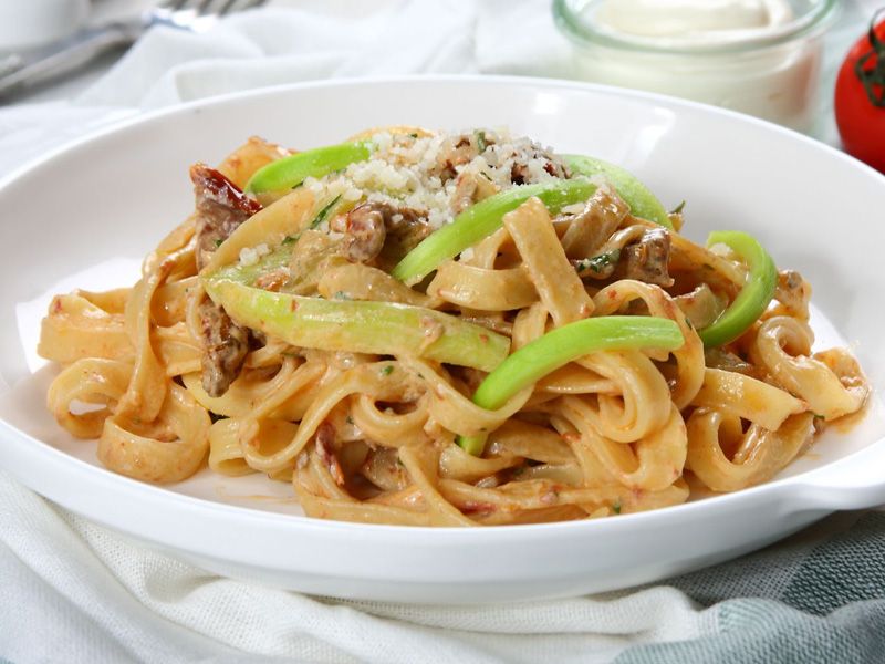 tagliatelle z cukinią przepis, przepis na makaron z cukinią, przepis na tagliatelle z cukinią