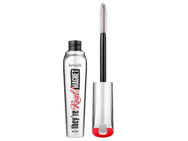 maskara-do-rzes-they-re-real-magnet-benefit-cosmetics-2483411-4c3d266