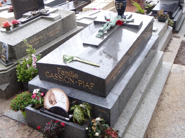 grob-edith-piaf-2456500-85378c3