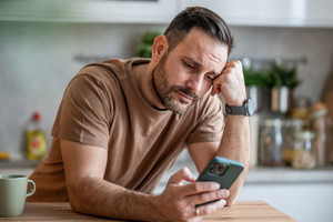 Przez tajemnicze wiadomości na telefonie żona oskarżała mnie o zdrady