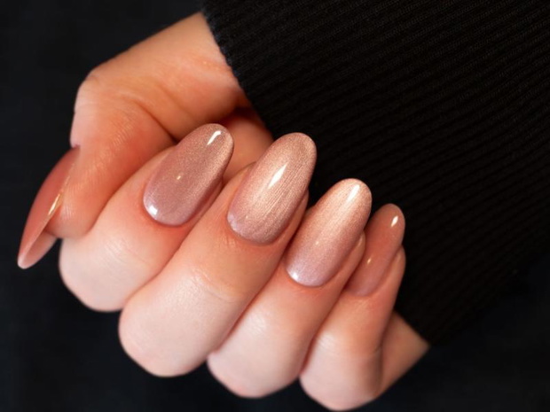 satin-cat-eye-trend-paznokcie-2525023-b881972
