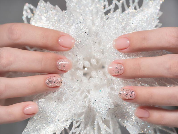 bubble-bath-nails-srebro-2525345-9468a89