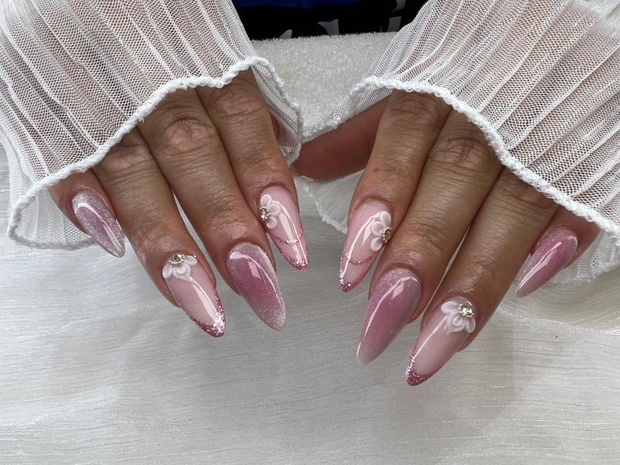 french-manicure-kwiaty-kombinacja-blysku-2525334-590194d
