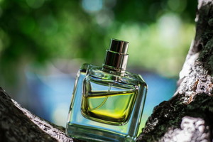 perfumy o zapachu jabłka