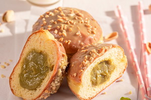 Pączki z kremem pistacjowym z frytkownicy beztłuszczowej