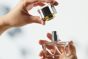 flakon z perfumami